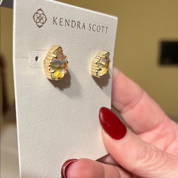 New Kendra Scott Gold and Iridescent Stud Earrings - Picture 4 of 8